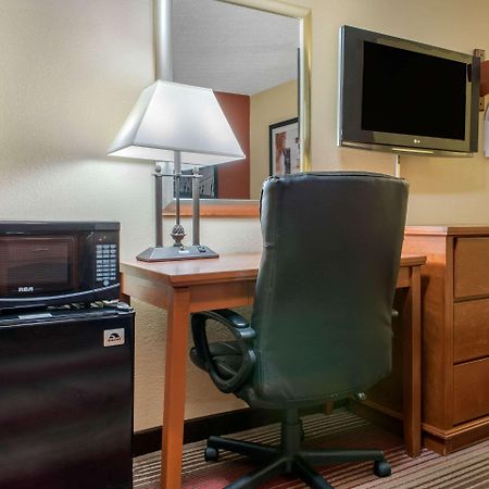 Quality Inn Columbus-East Buitenkant foto