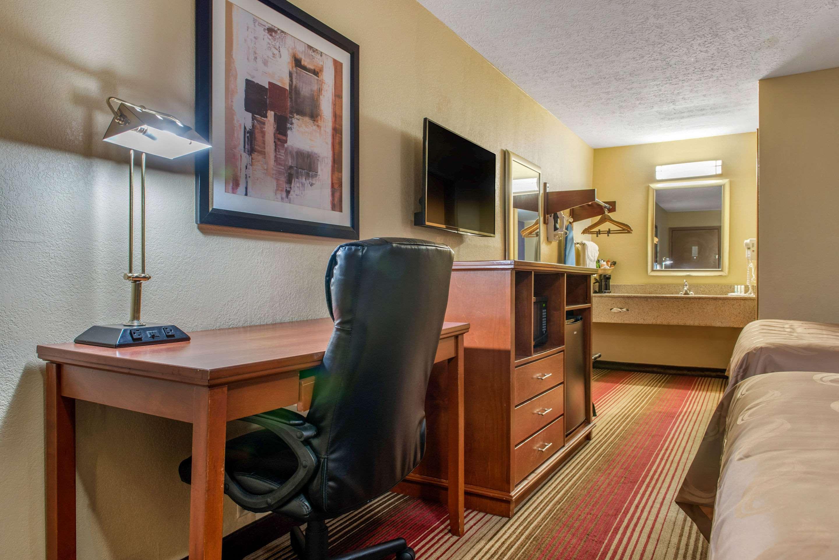Quality Inn Columbus-East Buitenkant foto