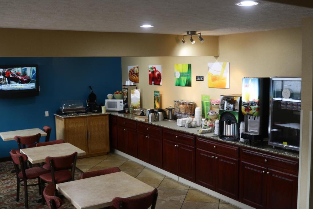 Quality Inn Columbus-East Buitenkant foto