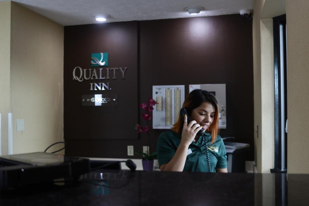 Quality Inn Columbus-East Buitenkant foto