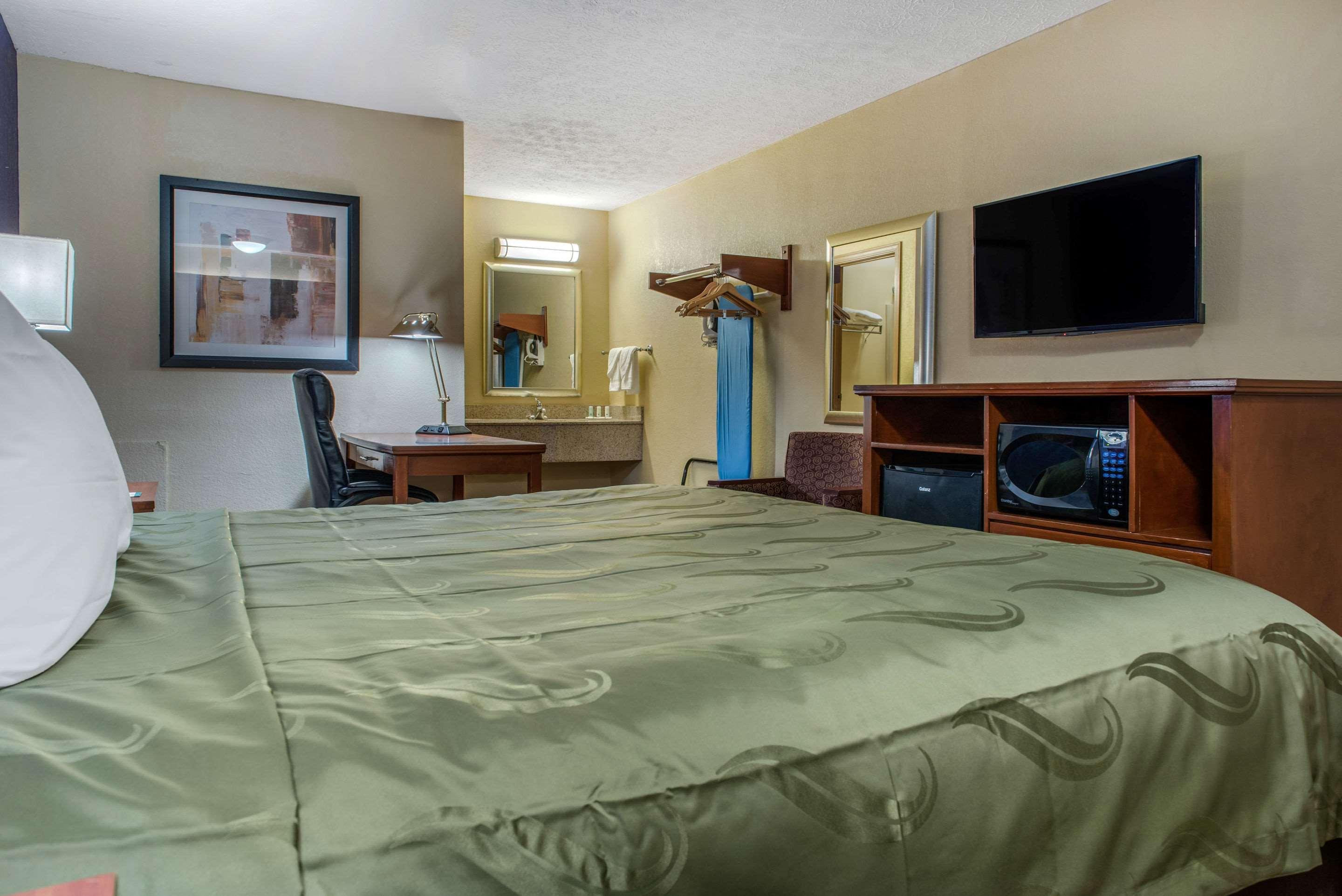 Quality Inn Columbus-East Buitenkant foto