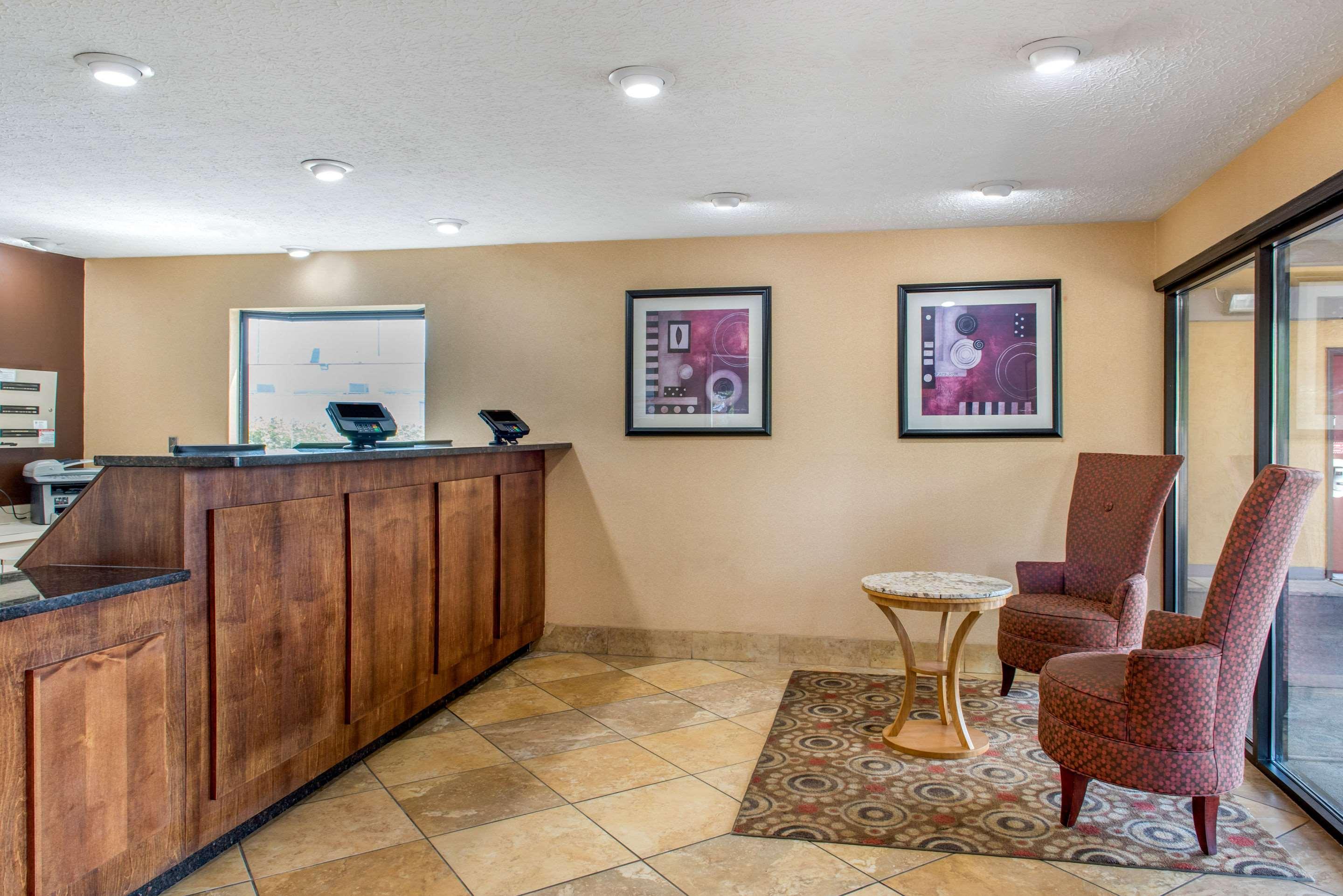 Quality Inn Columbus-East Buitenkant foto