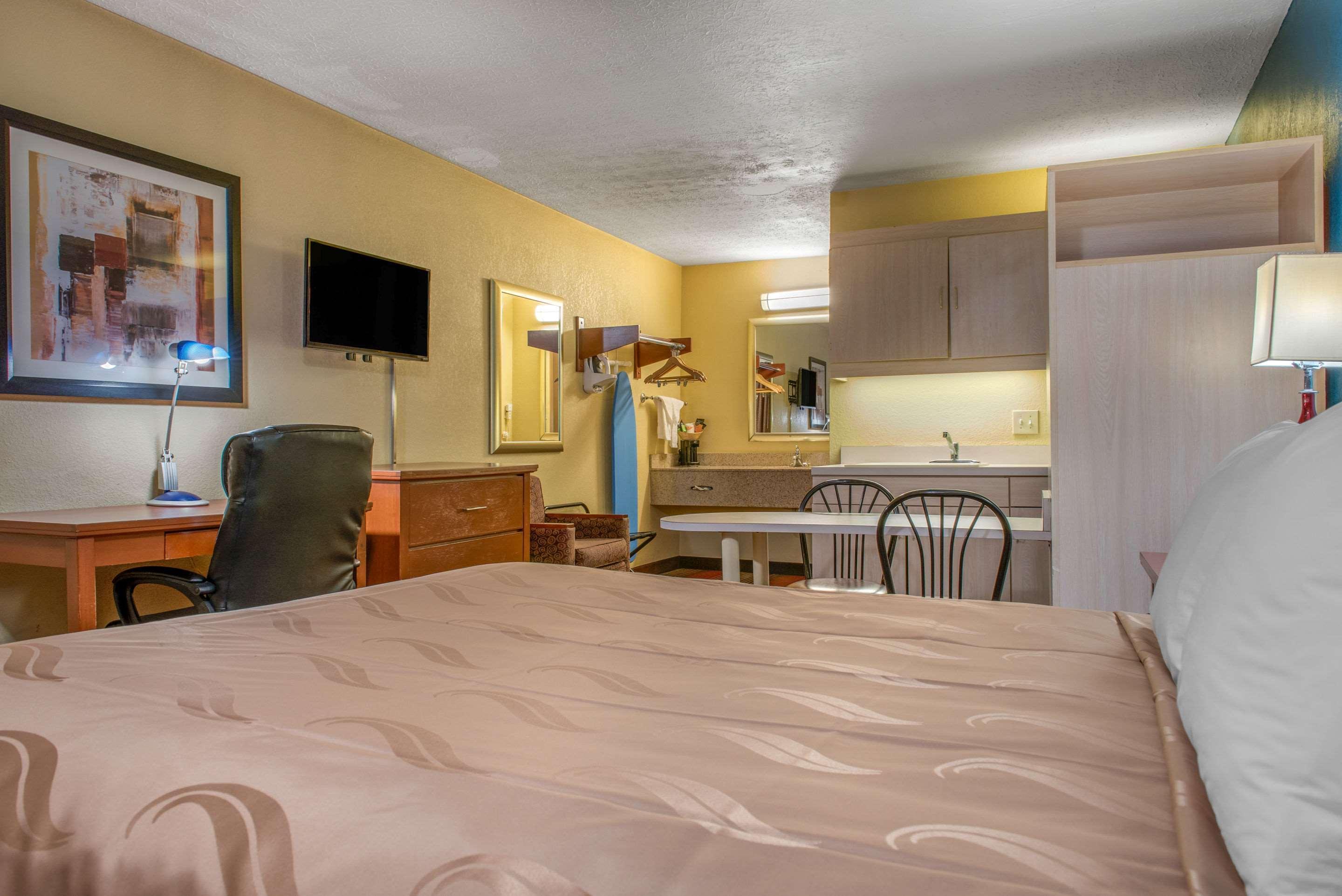 Quality Inn Columbus-East Buitenkant foto