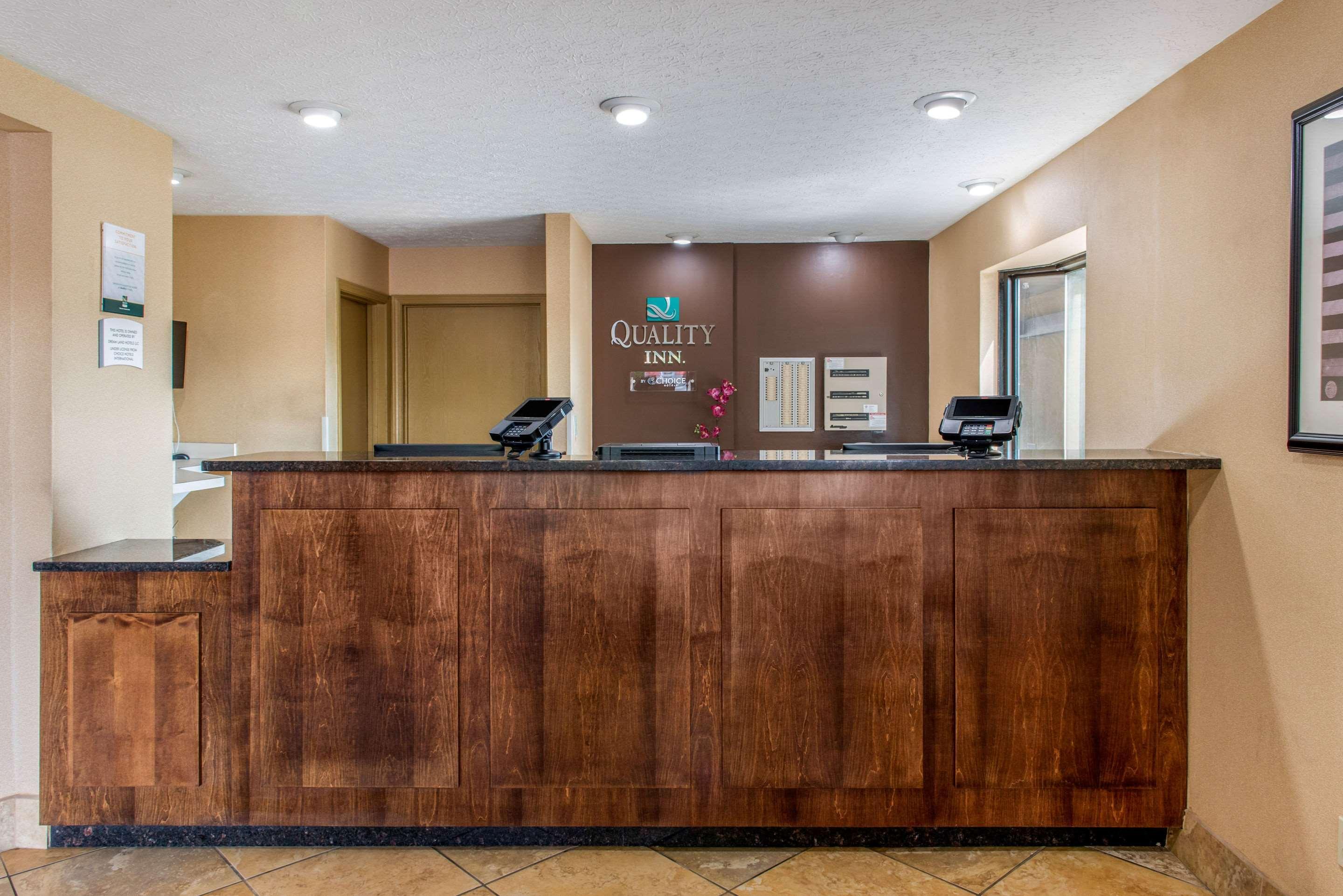 Quality Inn Columbus-East Buitenkant foto