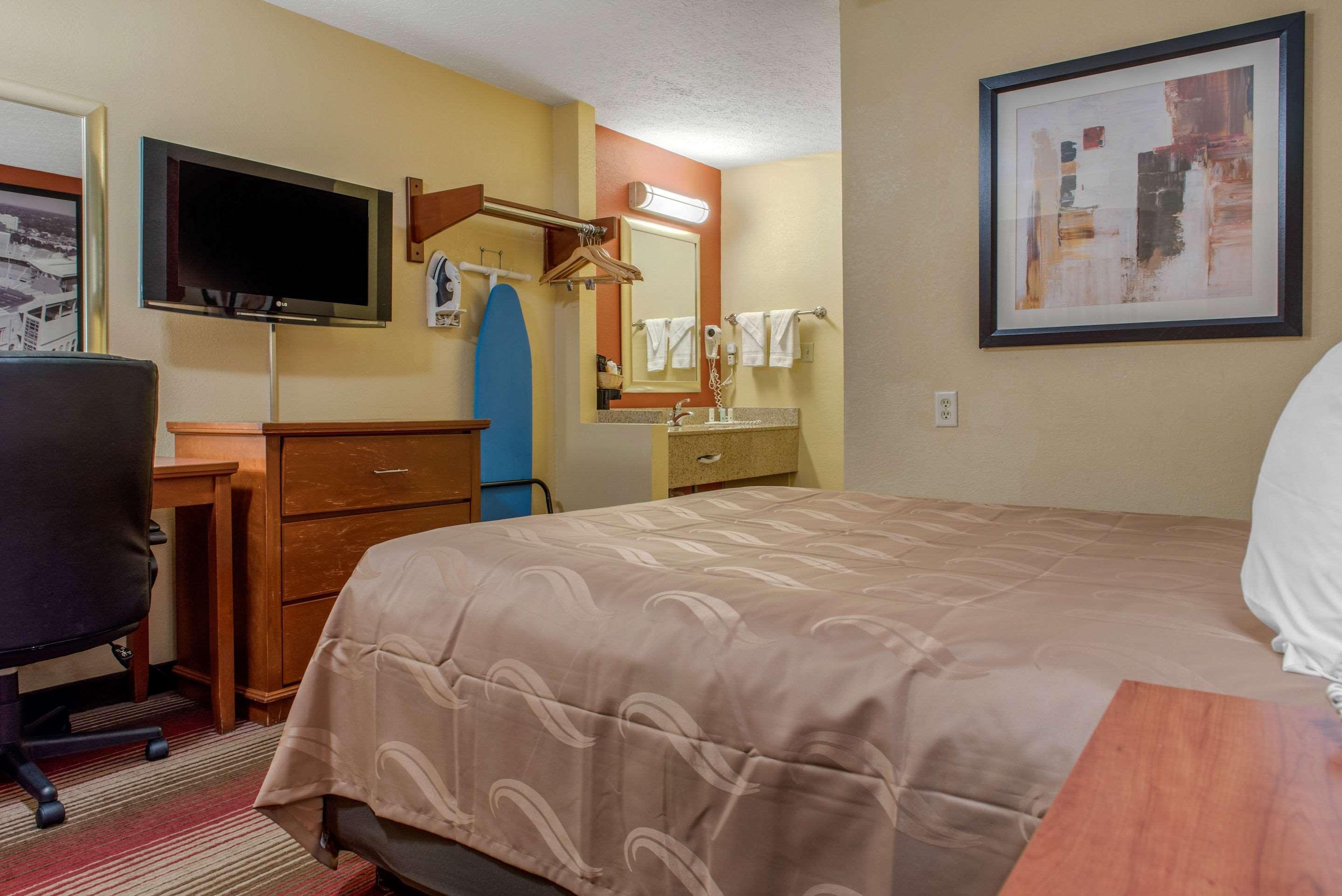 Quality Inn Columbus-East Buitenkant foto