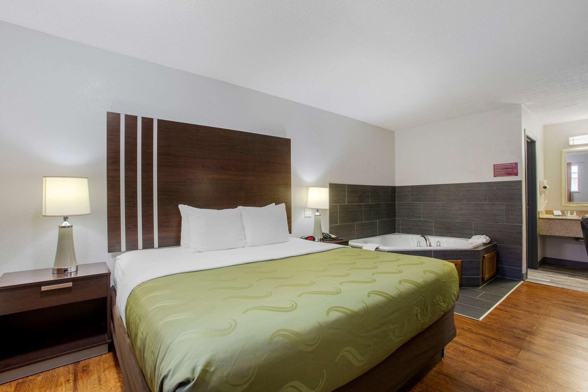 Quality Inn Columbus-East Buitenkant foto