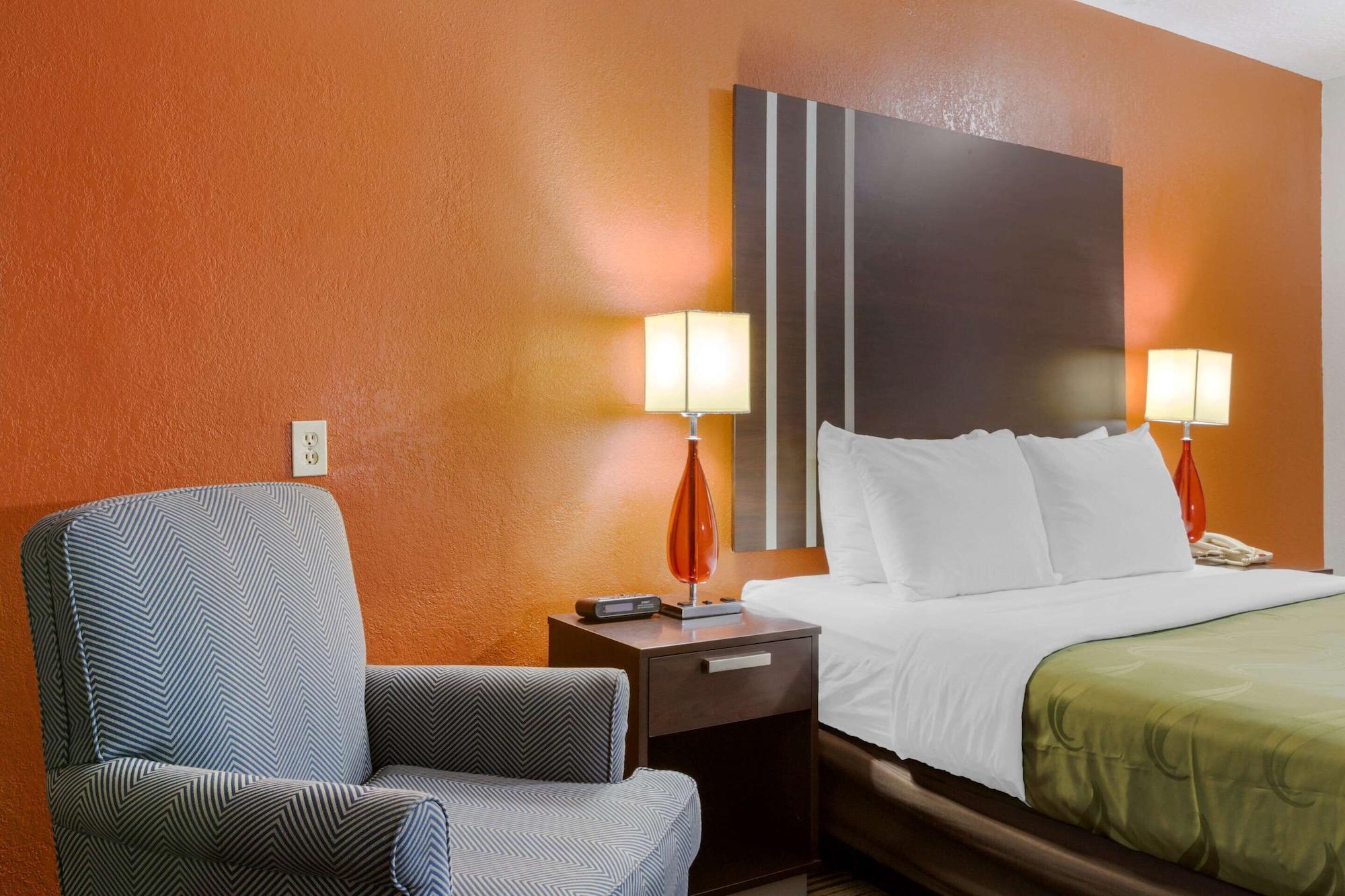 Quality Inn Columbus-East Buitenkant foto
