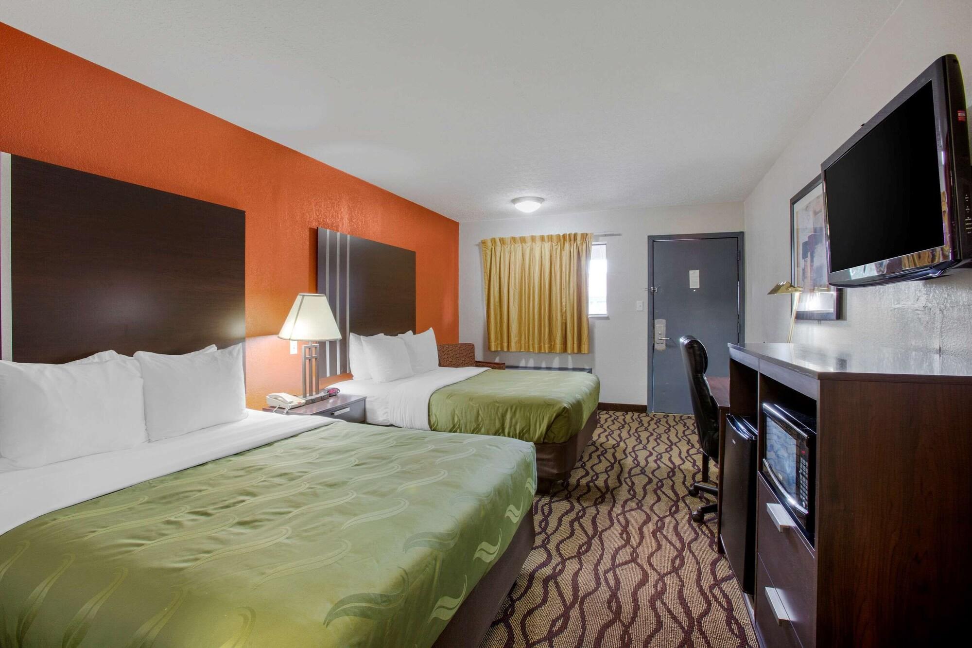 Quality Inn Columbus-East Buitenkant foto