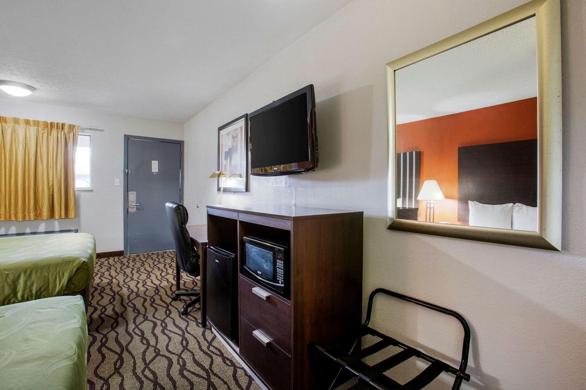 Quality Inn Columbus-East Buitenkant foto