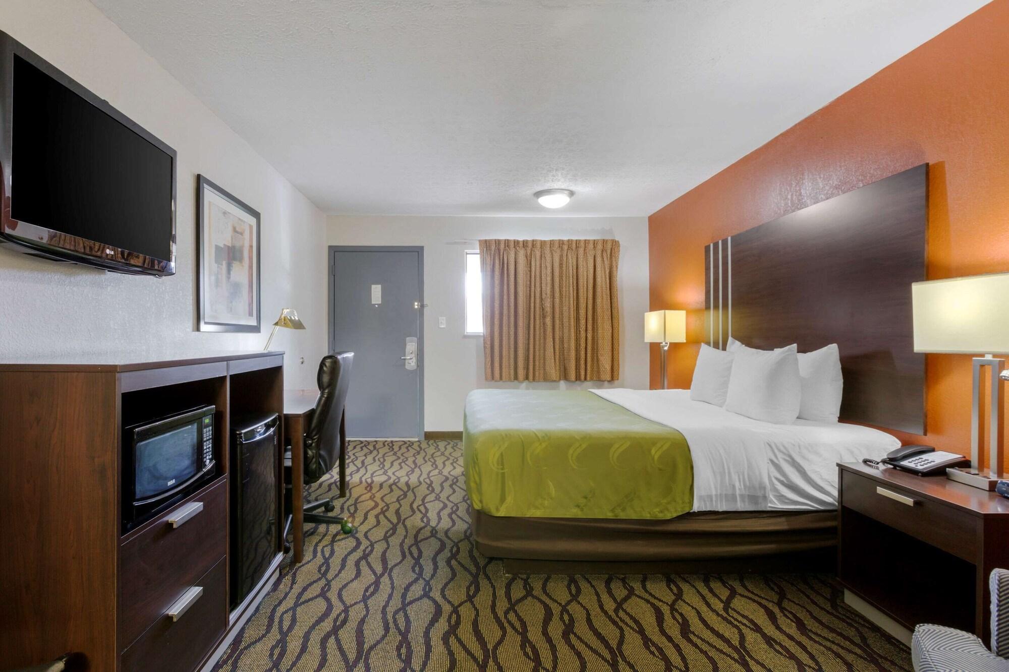 Quality Inn Columbus-East Buitenkant foto